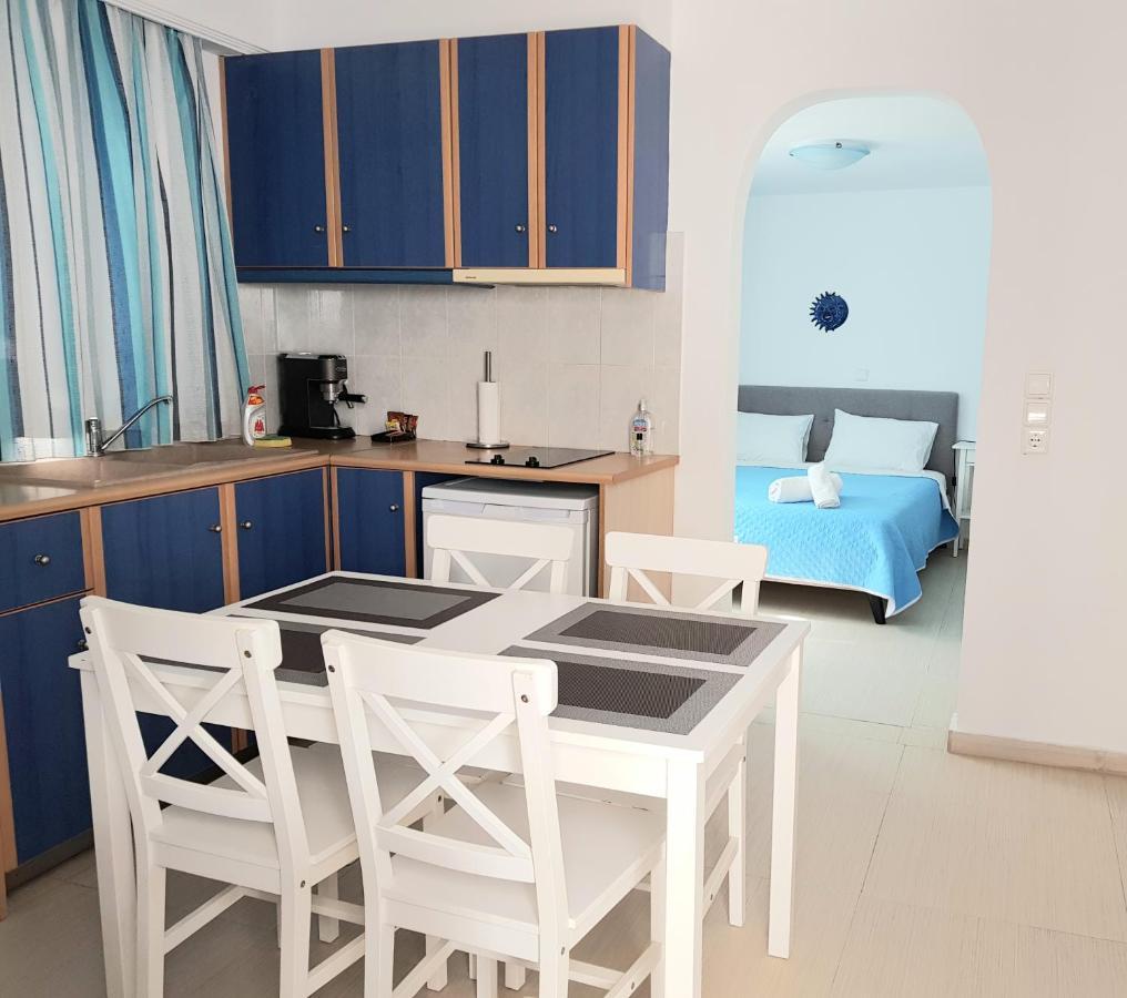 White & Blue Apartment Perivolos  Exterior photo
