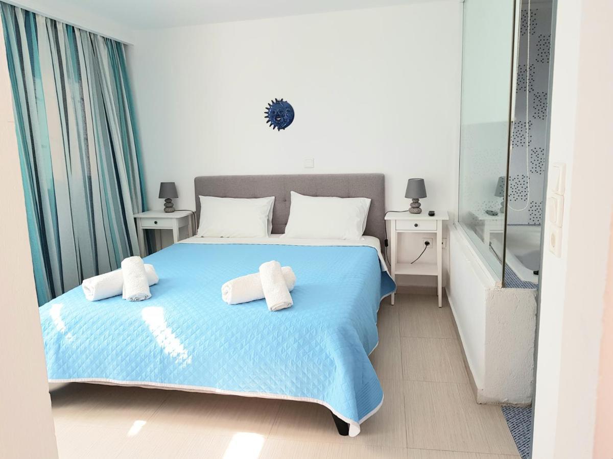 White & Blue Apartment Perivolos  Exterior photo