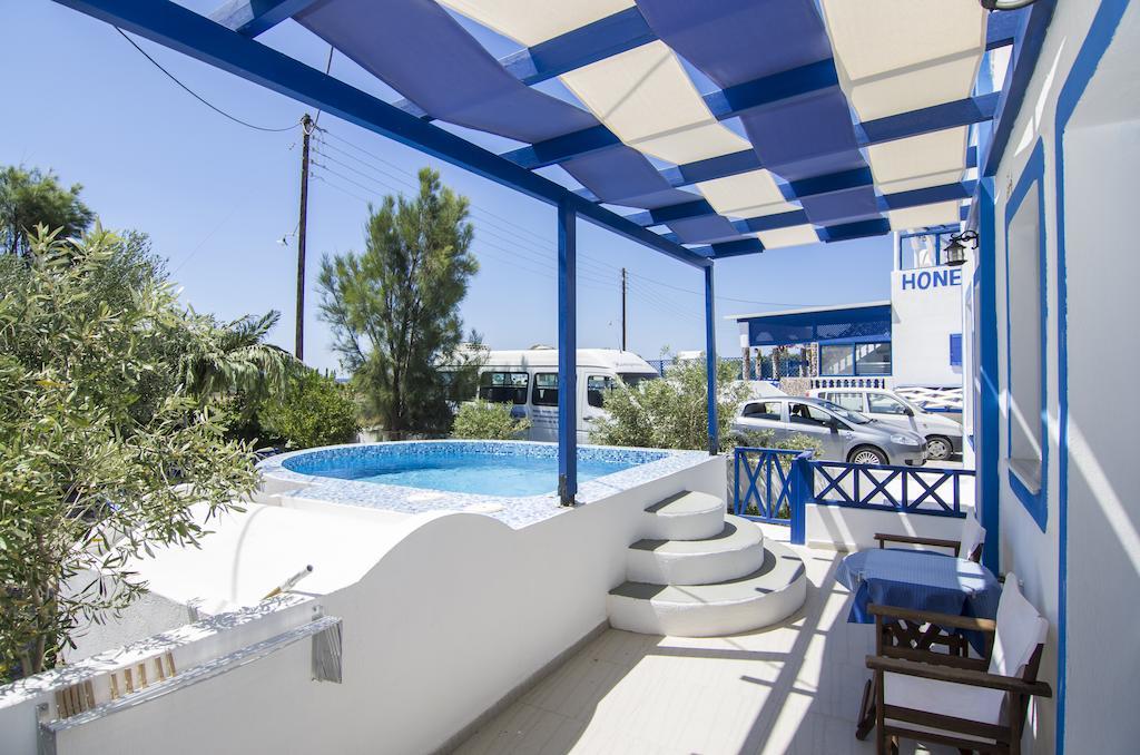 White & Blue Apartment Perivolos  Room photo