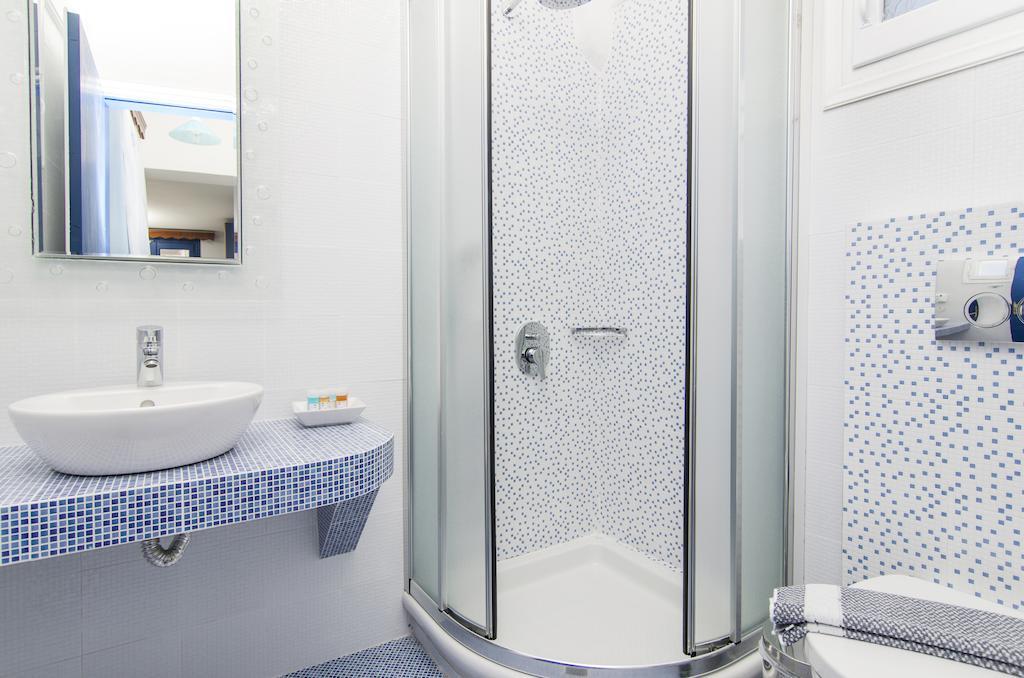 White & Blue Apartment Perivolos  Room photo